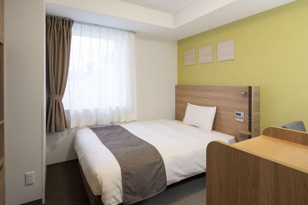 Comfort Hotel Тойохаши Стая снимка